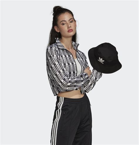 la chica adidas